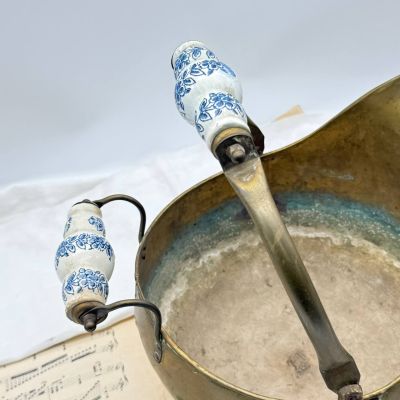 Зольник медный со львами и керамическими ручками 30 см