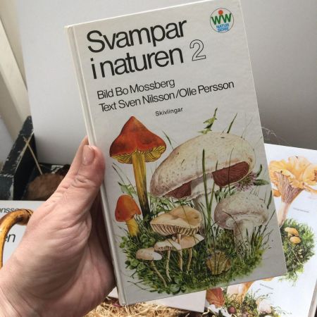 Книга энциклопедия грибы Svampar i naturen 2 часть 1977 г.