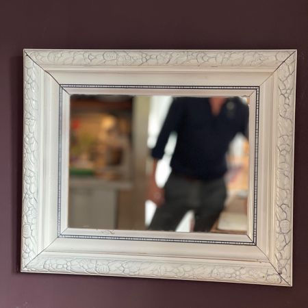 Зеркало 58х48 см в деревянной белой раме