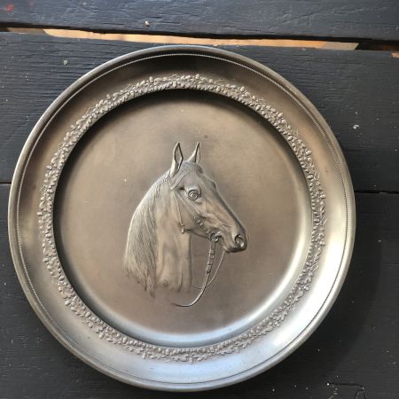 Тарелка 22 см Лошадь олово