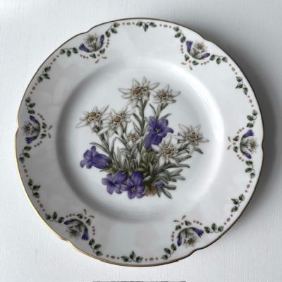Тарелка Franklin Porcelain Альпийские цветы Edelweib 20 см фарфор Германия