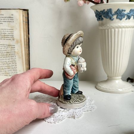 Статуэтка Мальчик с игрушкой 12 см бисквитный фарфор