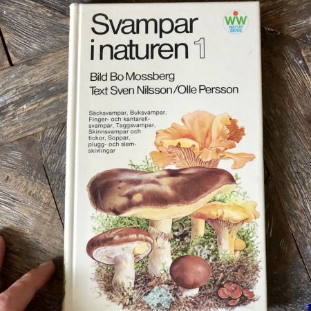 Книга "Svampar i naturen"  1 часть