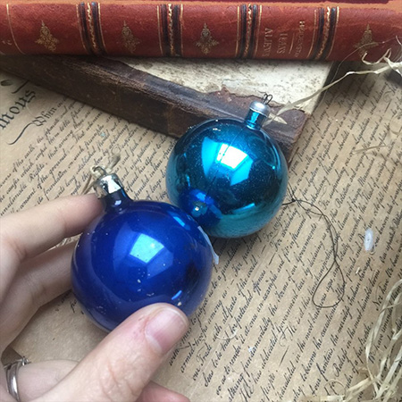 Набор из 2 стеклянных шаров на елку синие