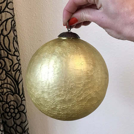 Большой золотой шар кракелюр