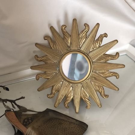 Зеркало в форме солнца