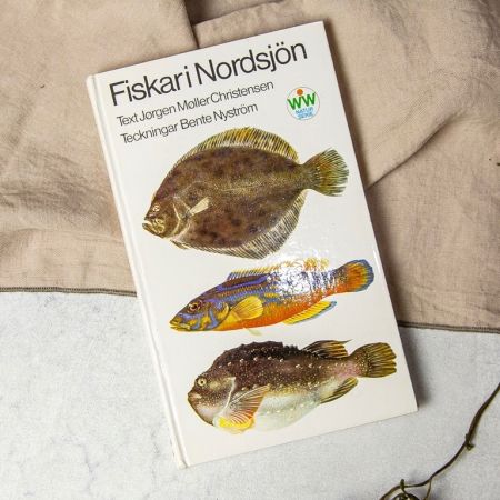 Книга Fiskari Nordsjon о рыбах в жестком переплете 128 стр.
