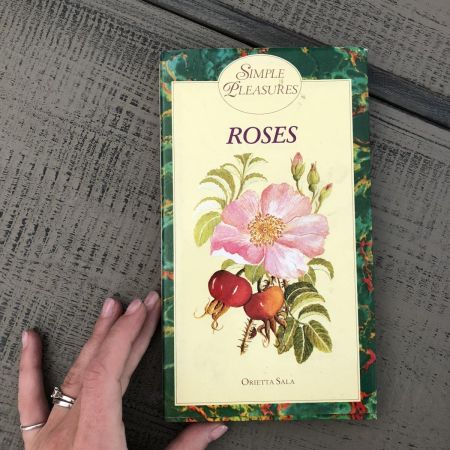 Книга  Roses Orietta Sala серия Simple Pleasures, 1989 г.