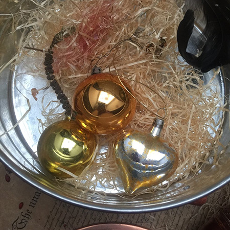 Набор из 3 шаров стеклянных золотых 