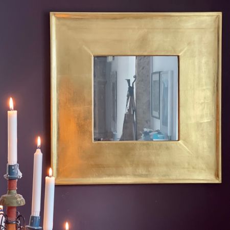 Зеркало в деревянной раме 68х68 см золотистое
