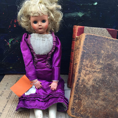 Кукла 100 лет в шелковом платье