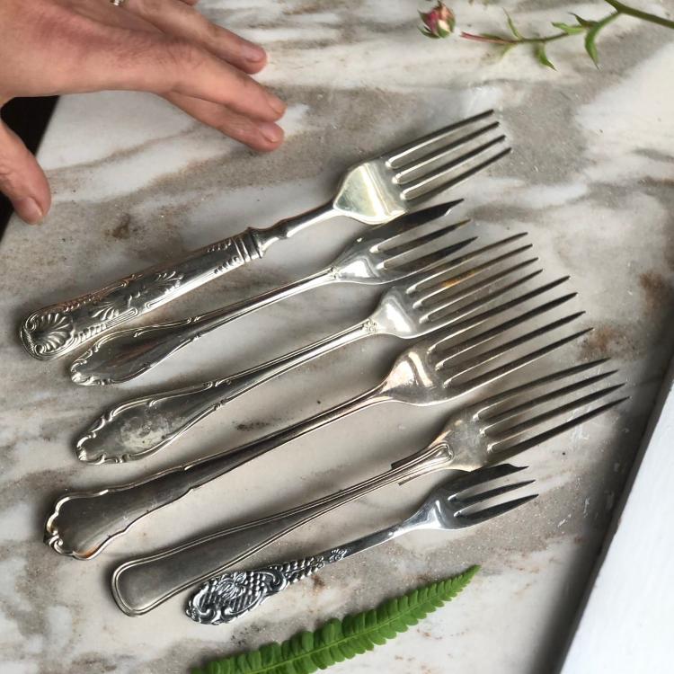 десертная вилка ссср мельхиор. кольчугинский мельхиор мнц завод ссср. вилка мельхиор троянда. набор мельхиоровых ложек вилок.