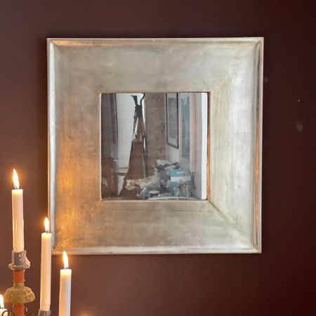 Зеркало в деревянной раме 68х68 см серебристое