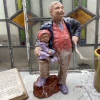 Статуэтка JIE Папа с дочкой 29 см керамика Швеция