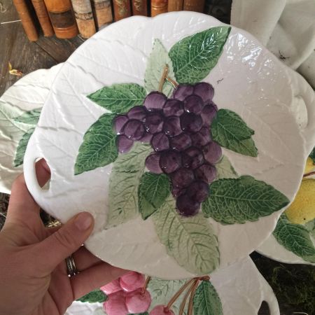 Керамическая тарелка с объемным рисунком, виноград, Япония