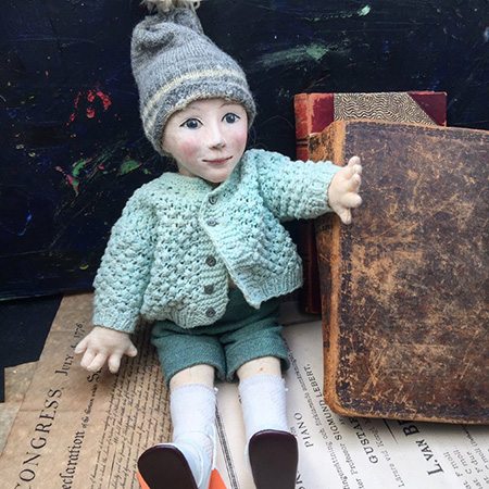 Кукла 100 лет фарфор в вязанной кофте