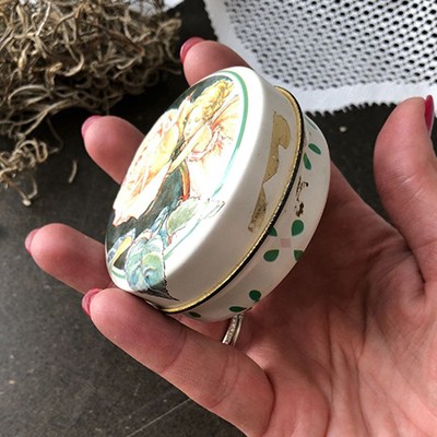 Коробочка для бальзама, таблетница Роза и девочка Англия