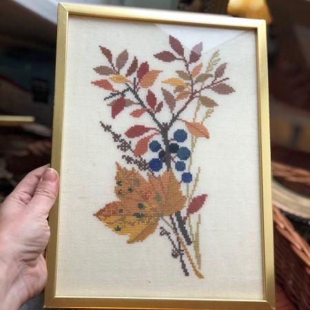 Картина вышивка осенние листья