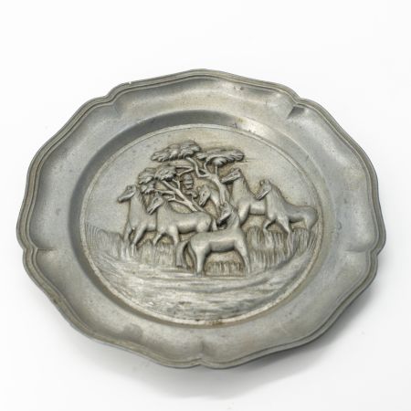 Панно-тарелка Волна с рельефом лошади и деревья, олово
