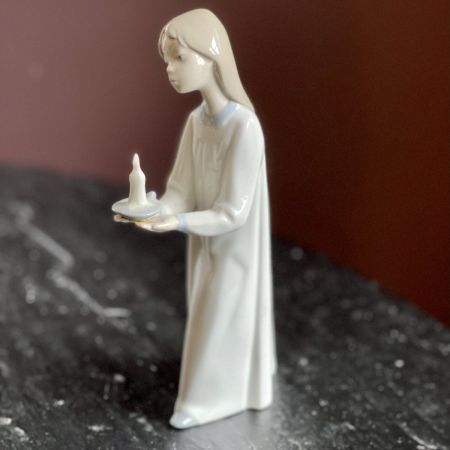 Статуэтка Девочка со свечой Lladro 20 см Испания