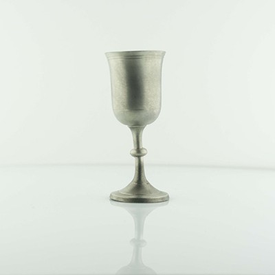 Рюмка на высокой ножке