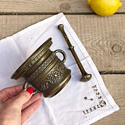 Ступка латунная с рельефом и пестиком