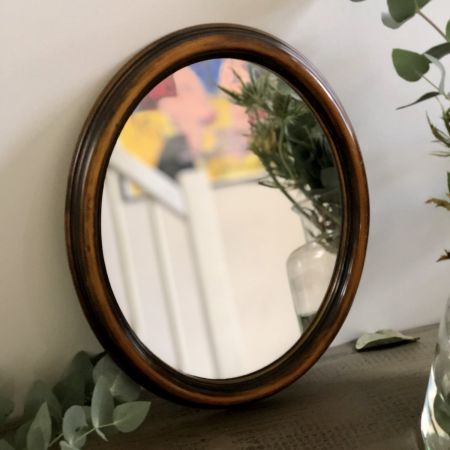 Зеркало овальное в деревянной раме