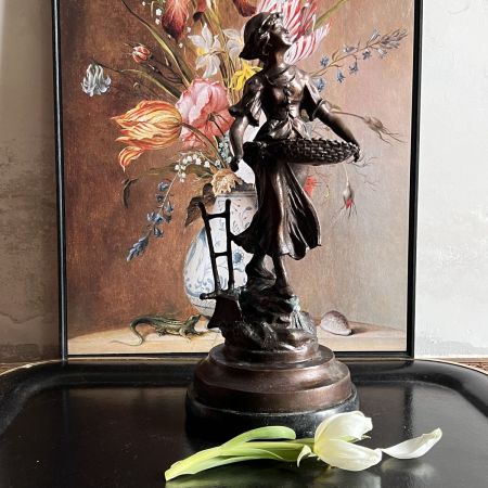 Статуэтка скульптура Девушка с корзиной 35 см регюль Франция