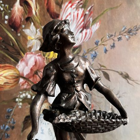 Статуэтка скульптура Девушка с корзиной 35 см регюль Франция
