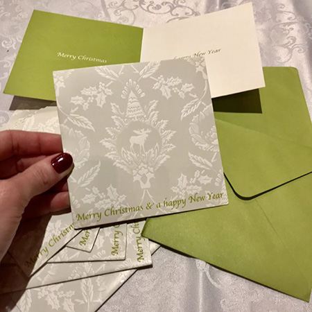 Новогодняя открытка и конверт с оленем серый и салатовый