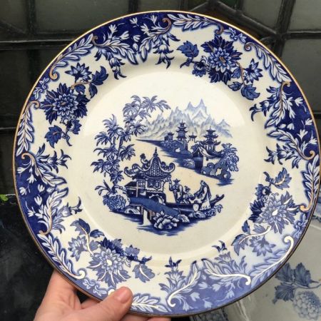 Тарелка  столовая синяя с позолотой 25 см Rorstrand  ( темные пятна )