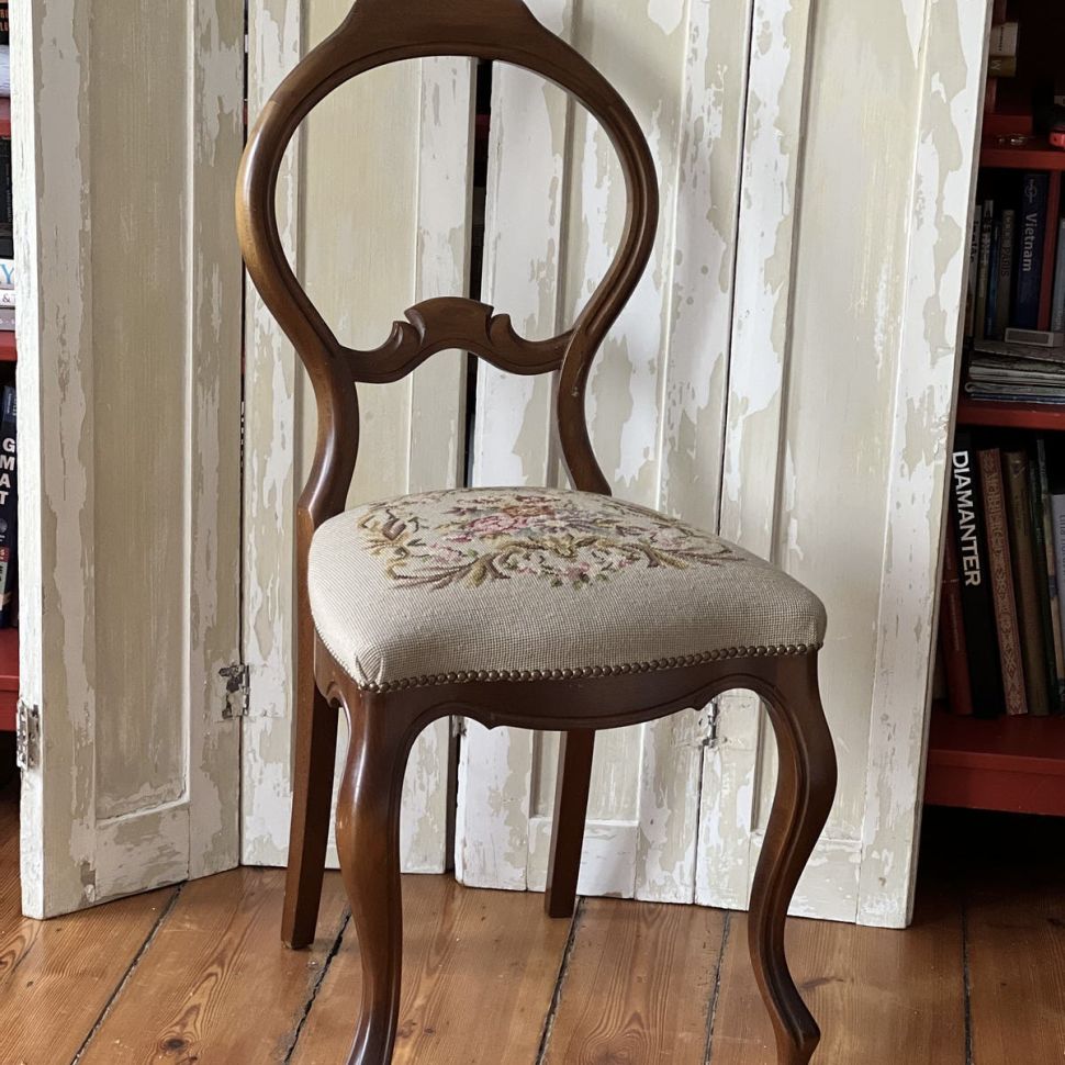 Стул с вышивкой 93х43х38 см дерево уценка