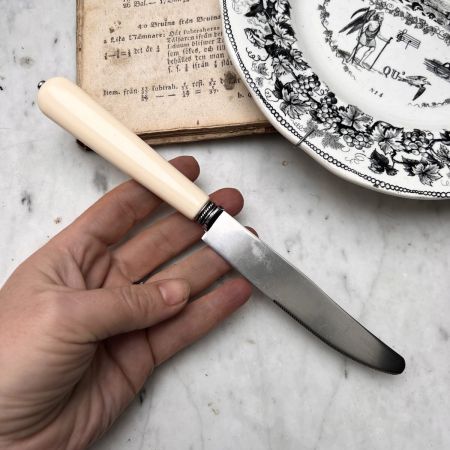 Нож 22 см с бакелитовой ручкой