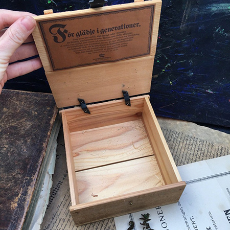 Коробка деревянная с кожанными вставками