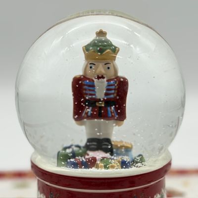 Статуэтка ВиллеройБох Christmas Toy's Снежный шар Щелкунчик 17 см Германия