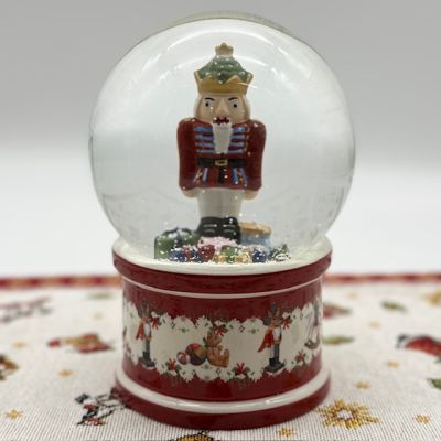 Статуэтка ВиллеройБох Christmas Toy's Снежный шар Щелкунчик 17 см Германия