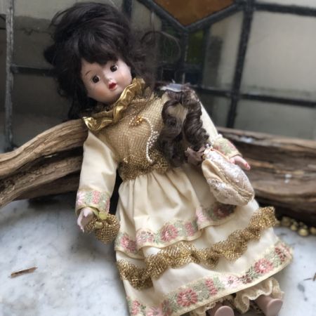 Кукла фарфоровая в платье с орнаментом 40 см