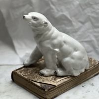 Статуэтка Белая медведица 15 см фарфор