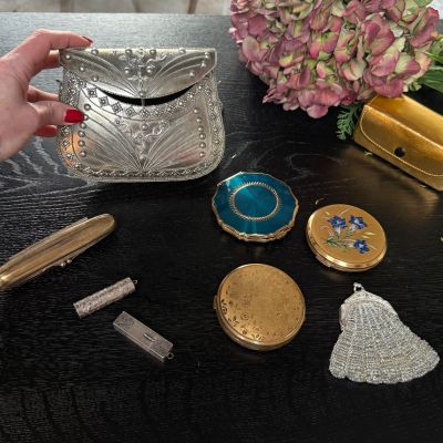 Пудреница Stratton с синими цветами 8 см Англия