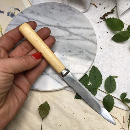 Нож с бакелитовой ручкой искривление лезвия