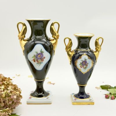 Ваза амфора Лебеди Kaiser Menuett кобальт 24 см Германия