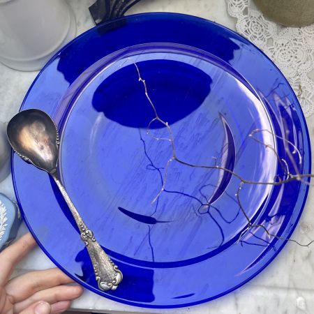 Тарелка синяя 30 см цветное стекло