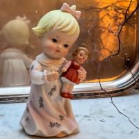 Статуэтка Девочка с куклой 16 см бисквитный фарфор