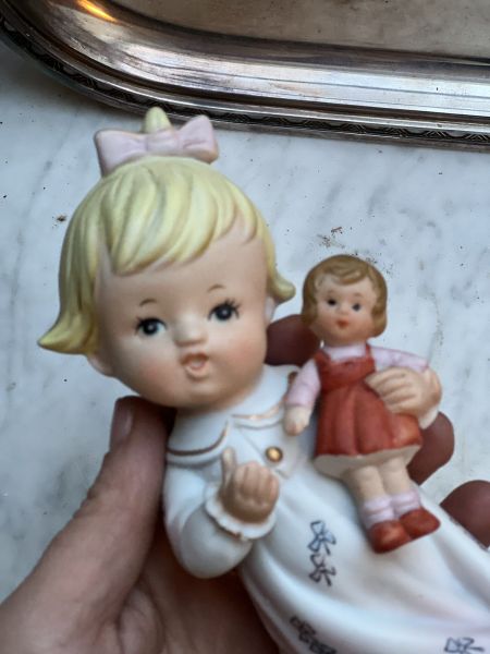 Статуэтка Девочка с куклой 16 см бисквитный фарфор