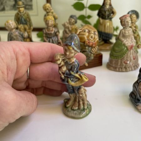 Статуэтка 8 см Пастух с ягнятами керамика Голландия