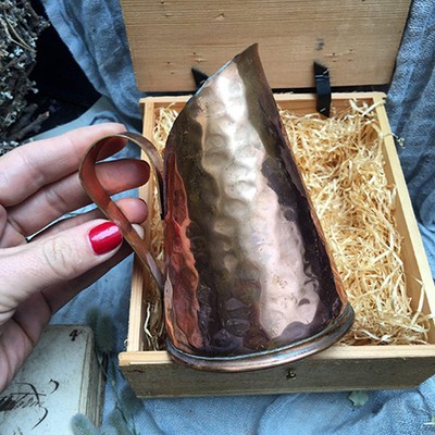 Кувшин конус медь с чеканкой