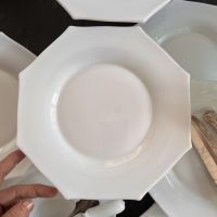 Тарелка восьмигранная Milk Glass 22 см стекло уценка