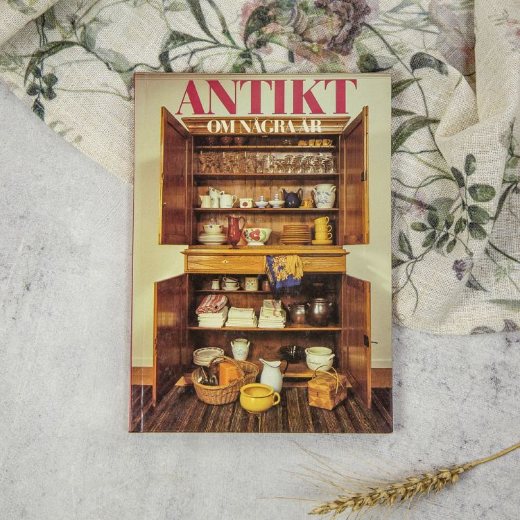 Книга Antikt om nagra ar Время и Антиквариат 1983г. в твердом переплете 65 стр.