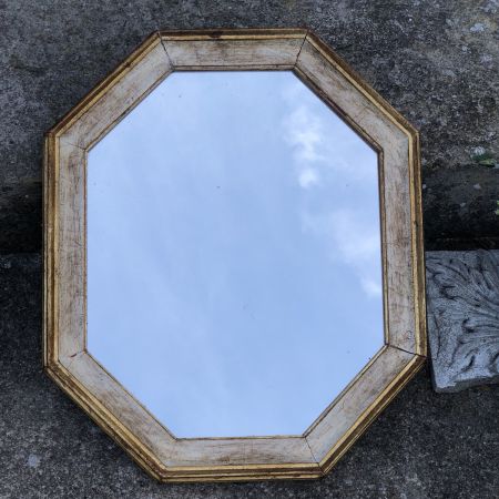 Зеркало восьмиугольное в деревянной раме Италия