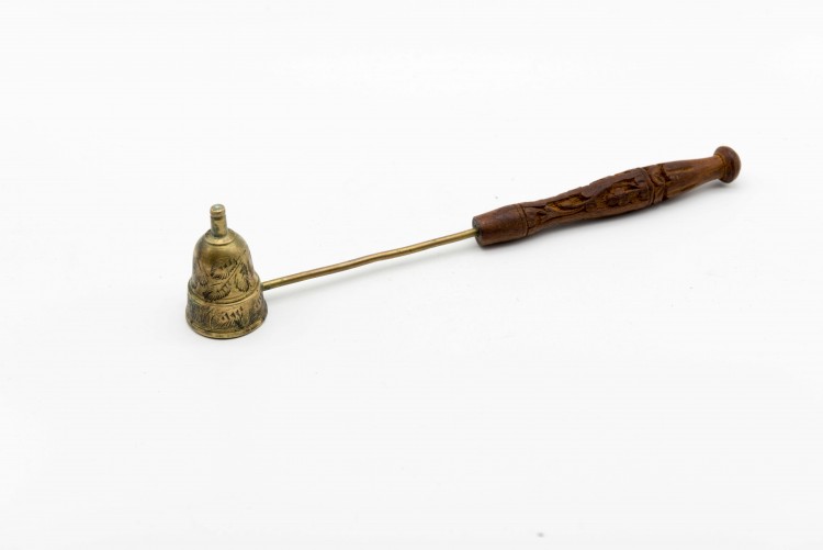 Тушитель латунь с деревянной резной ручкой